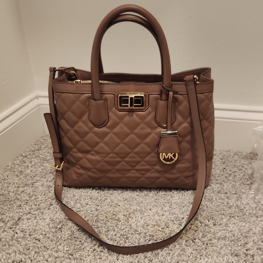 💌Michael Kors Quilted Bag - Picture 1 of 8